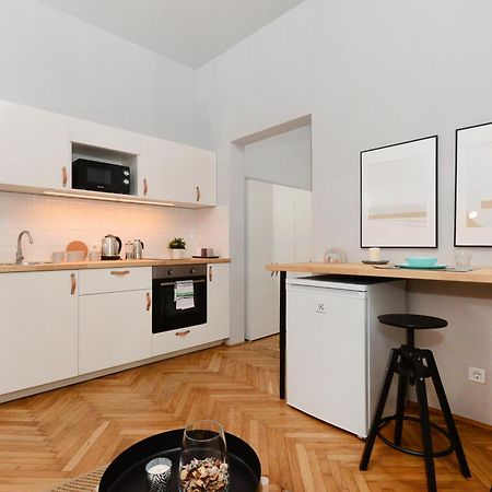Monochrome Chic Apartments R613 Budapest Exterior photo